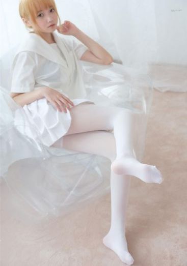 逗弄揉捏挺立的乳尖